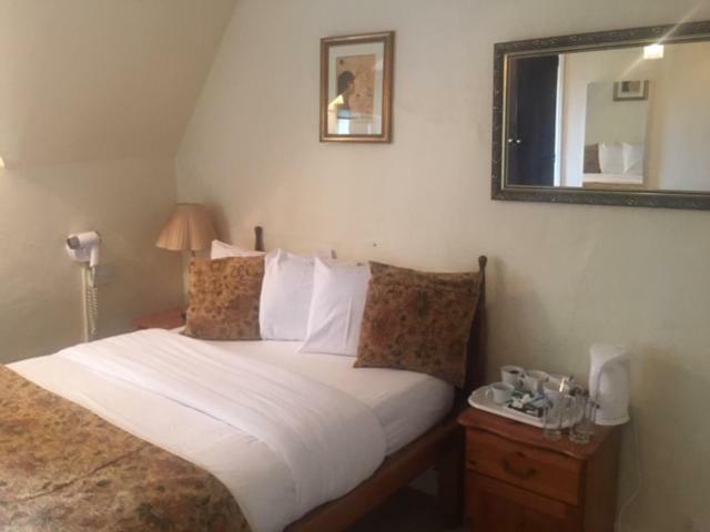 Rangeworthy Court Hotel Esterno foto
